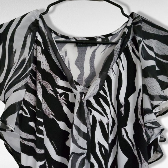 7th Avenue New York & Company Flutter Sleeve Top - Picture 3 of 9